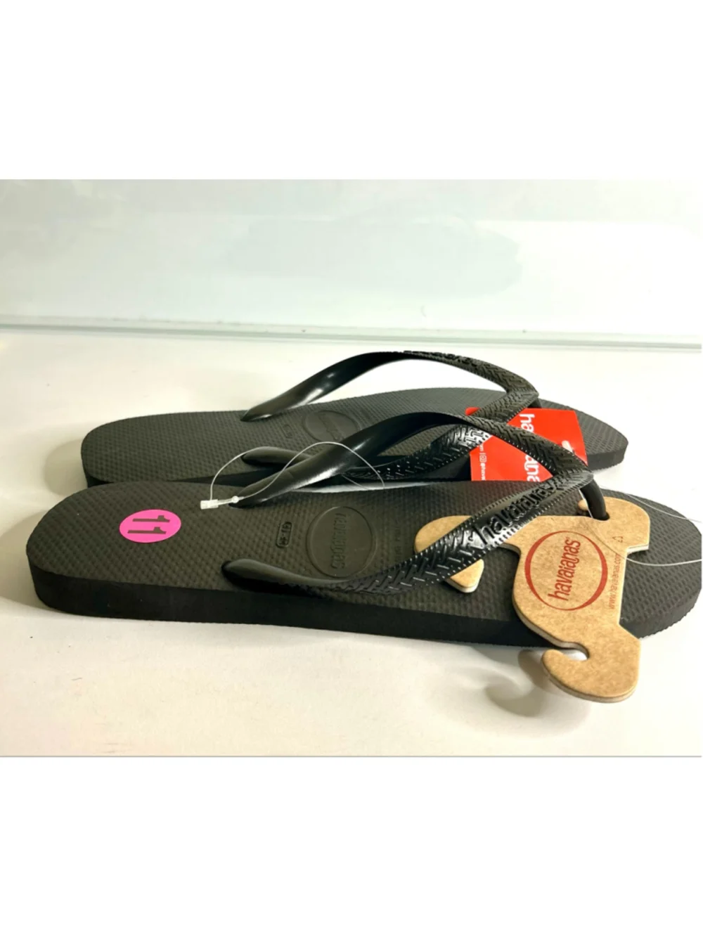 NWT Havaianas Men Slim Black flip flops with a cushioned rubber footbed size 11